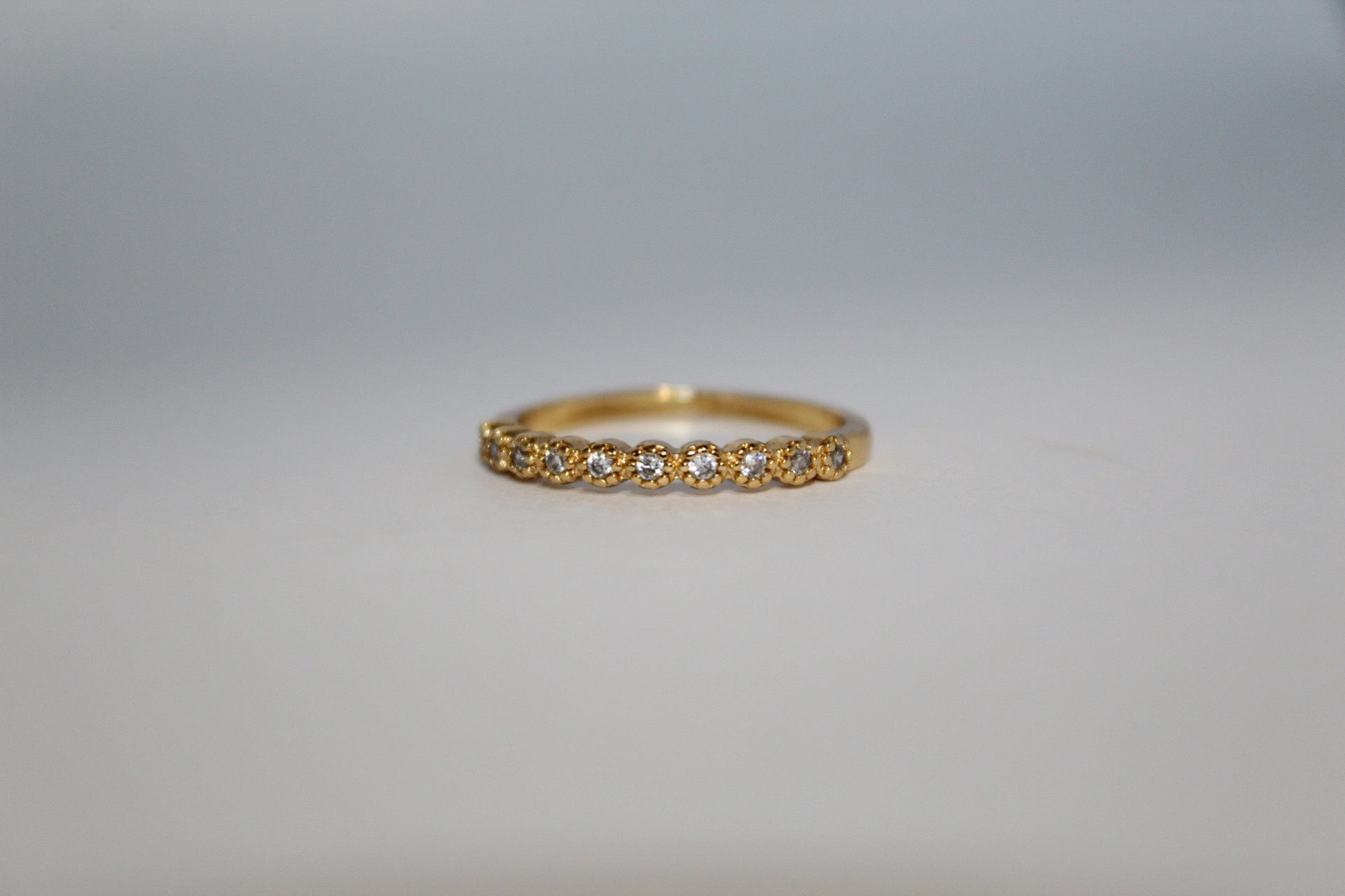 ANEL APARADOR COM FILEIRA DE ZIRCONIAS