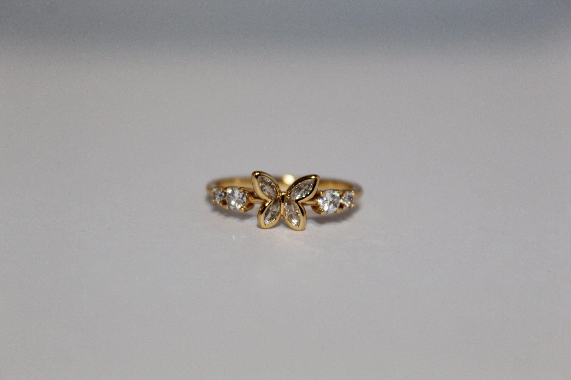 ANEL BORBOLETA CENTRAL PEDRA ZIRCONIA